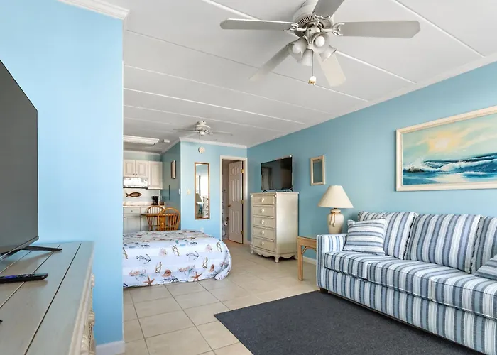 Remodeled With Bright Open Layout, Full Kitchen, & Community Pool Access! Сasa de vacaciones
