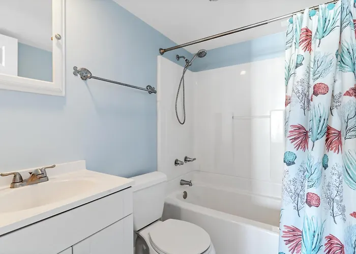 Remodeled With Bright Open Layout, Full Kitchen, & Community Pool Access! * Ocean City