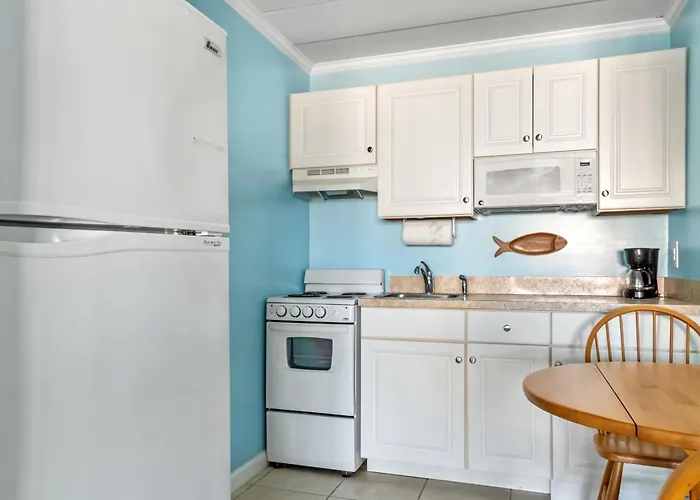 Remodeled With Bright Open Layout, Full Kitchen, & Community Pool Access! * Ocean City